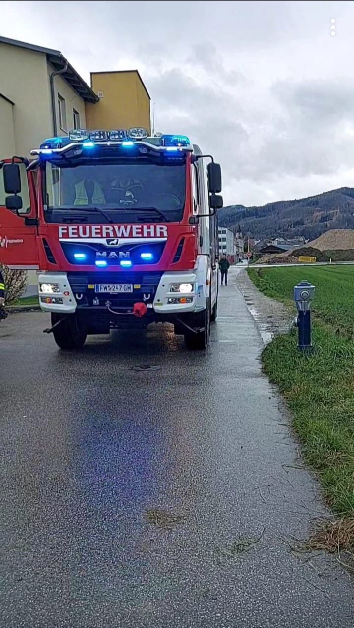 Ölspur im Ortszentrum Freiwillige Feuerwehr Pinsdorf